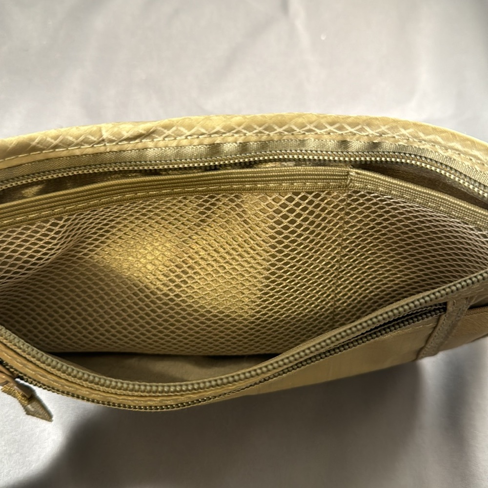Travelambo RFID STOP adjustable belt bag NWOT - Picture 3 of 4